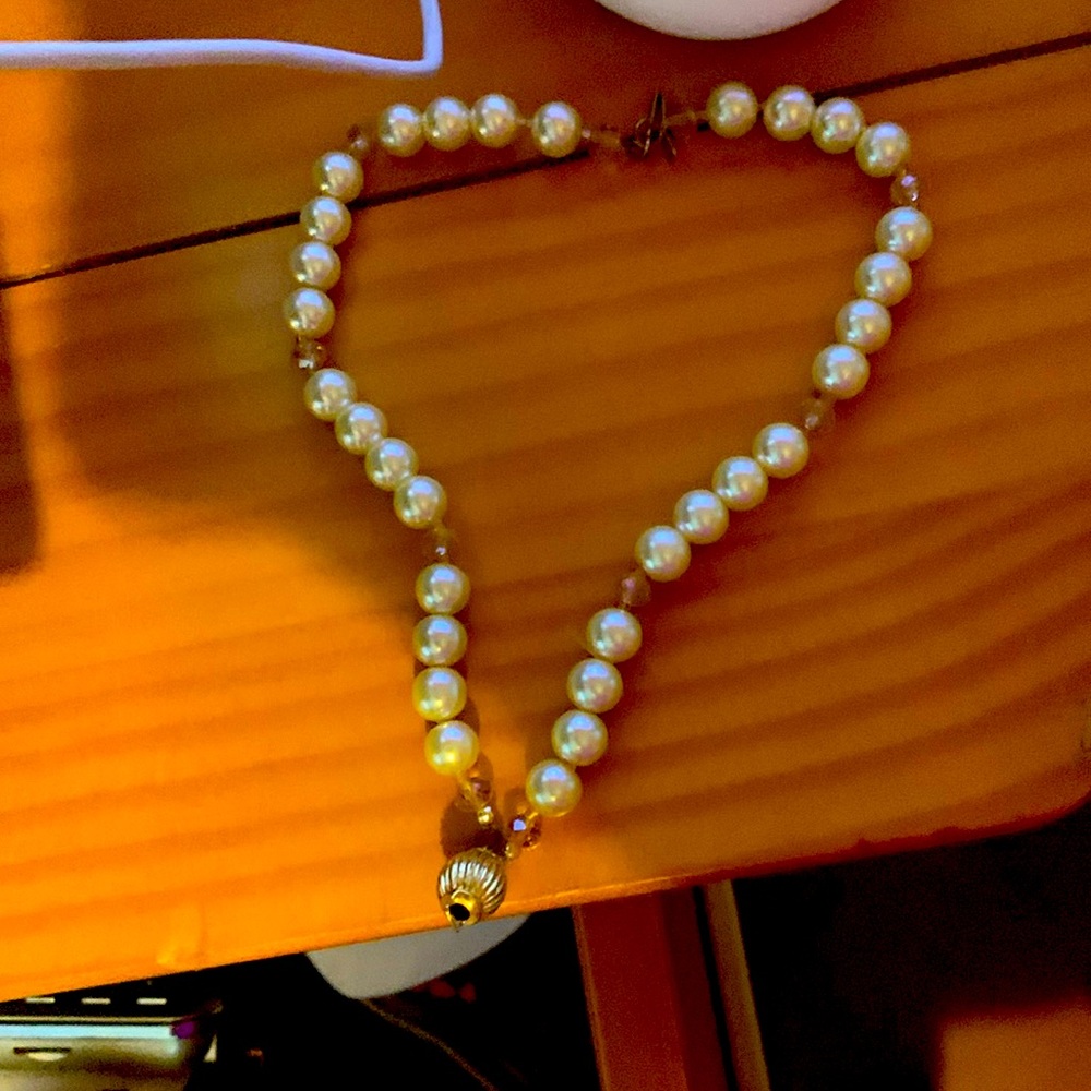Pearl necklace by Lalli